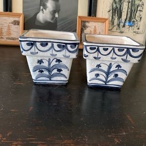 To papier-mâché planters